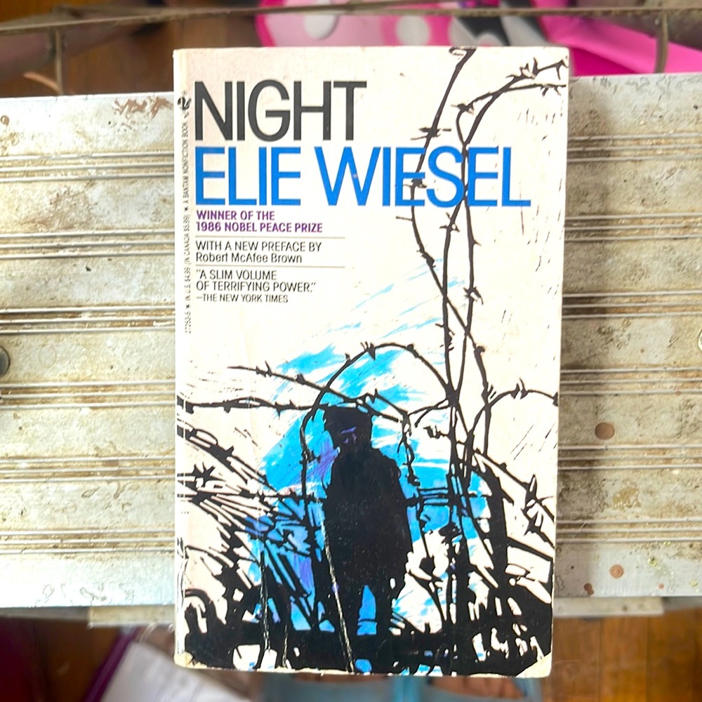 Paperback Night by Elie Wiesel